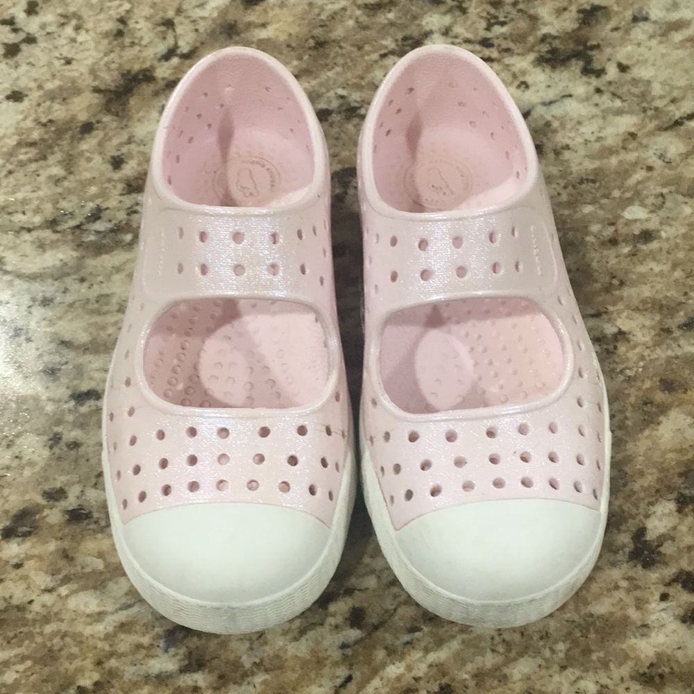 Native sparkly pink size 11